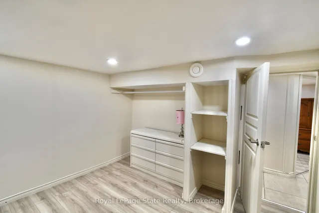 Additional image 32 of 13 Leeming St