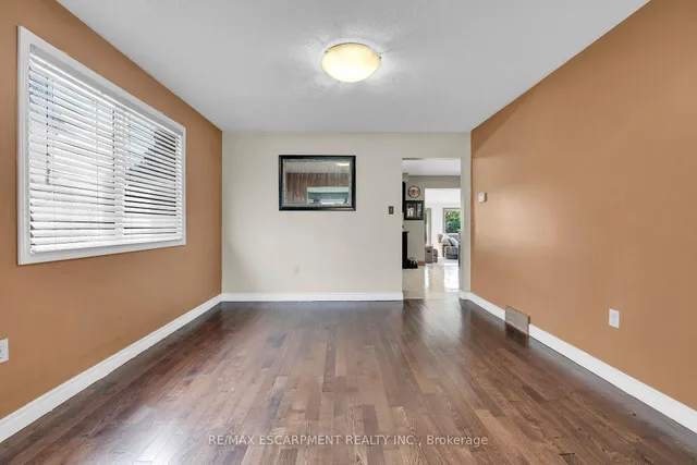 Additional image 22 of 28 DOLMAN St