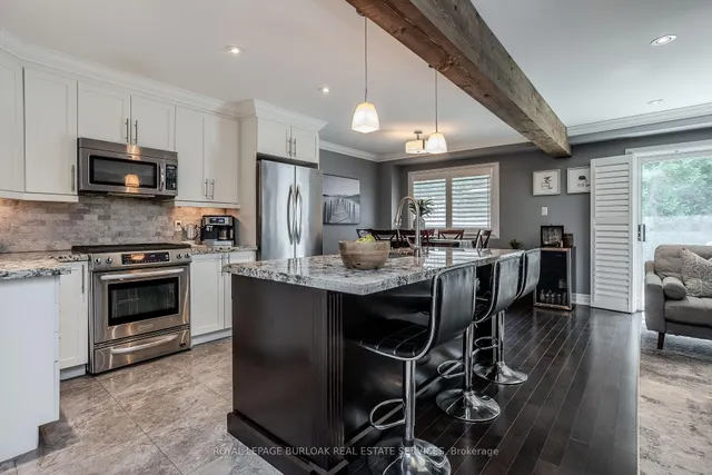 Additional image 10 of 447 Woodview Rd Unit 3