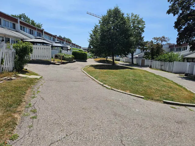 Additional image 5 of 2901 Jane St Unit Unit 15