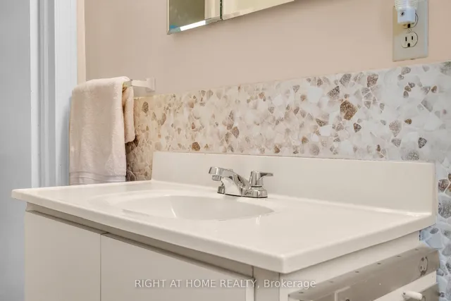 Additional image 32 of 265 Fiddlers Green Rd