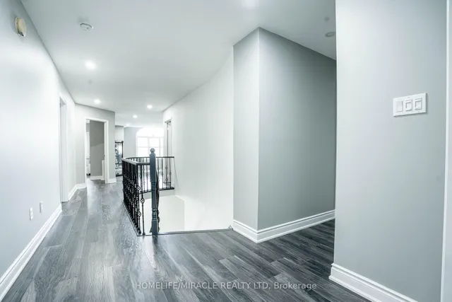 Additional image 31 of 16 Signet Crt