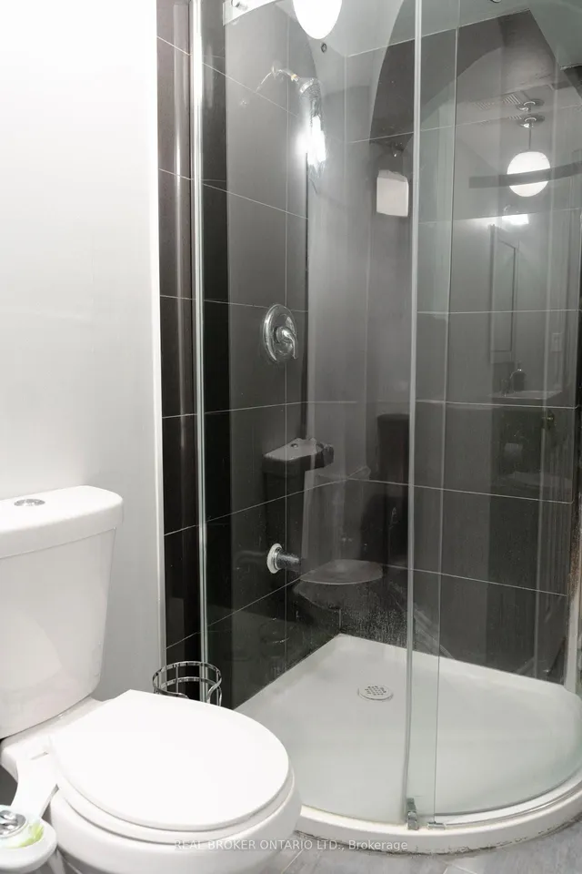 Additional image 32 of 21 Vivians Cres