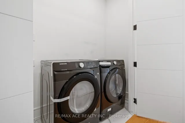 Additional image 27 of 122 Warden Ave