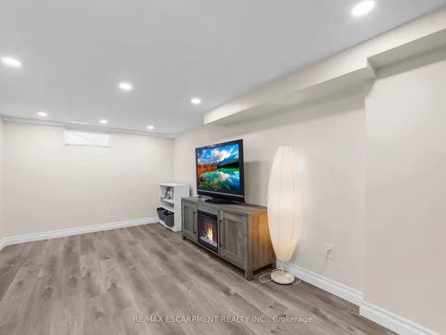 Additional image 23 of 114 BURTON St