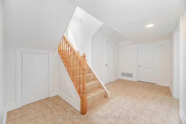 Additional image 33 of 718 Royal York Rd