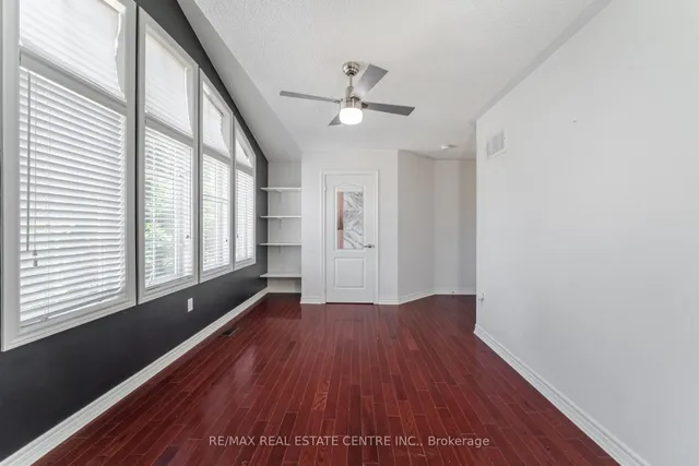 Additional image 31 of 6 Baccarat Cres