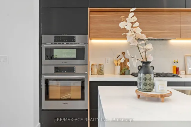 Additional image 16 of 122 Warden Ave