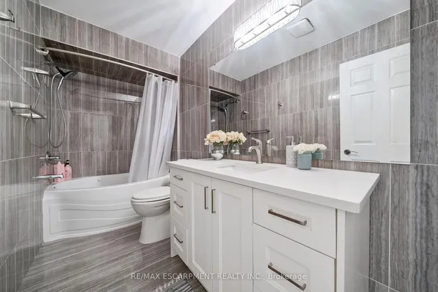 Additional image 21 of 800 PARAMOUNT Dr Unit 28