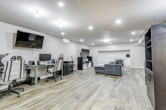 Additional image 31 of 33 Lockman Dr