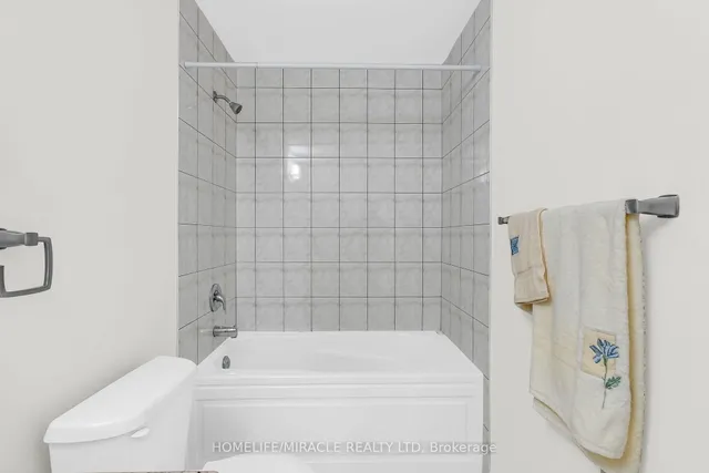 Additional image 42 of 23 Royal Coachman Way