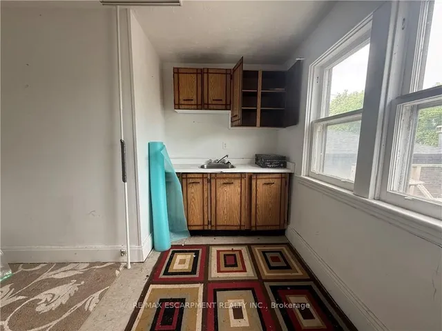 Additional image 14 of 325 WEIR St