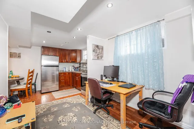 Additional image 32 of 1549 Royal York Rd