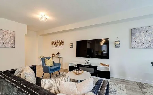 Additional image 12 of 590 North Service Rd