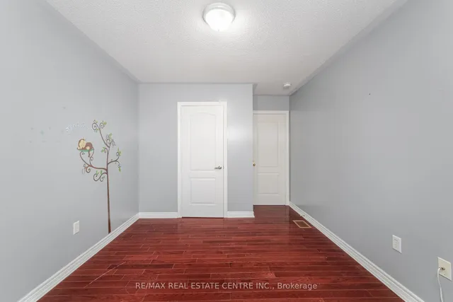 Additional image 34 of 6 Baccarat Cres