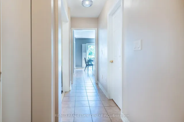 Additional image 9 of 925 Knotty Pine Grve