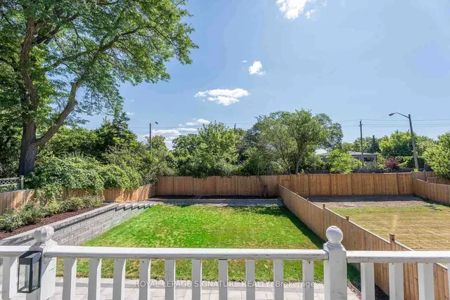 Additional image 18 of 47 Tofino Cres