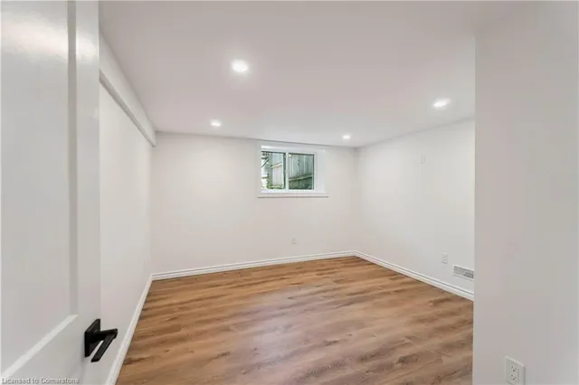 Additional image 29 of 387 Weir St