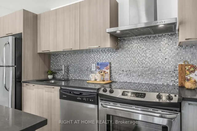 Additional image 11 of 650 King St Unit 706