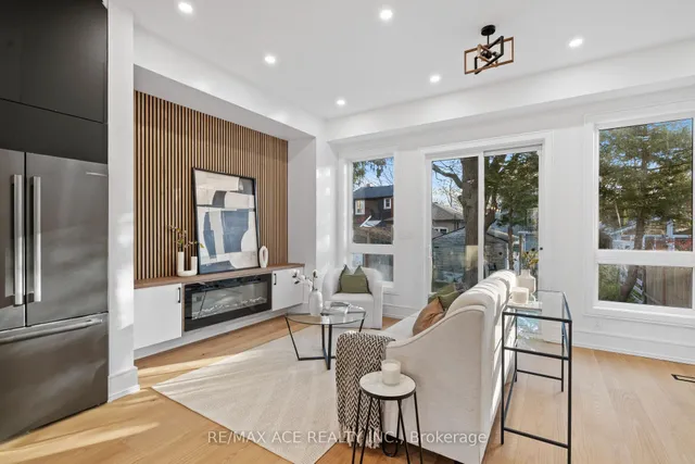 Additional image 20 of 122 Warden Ave