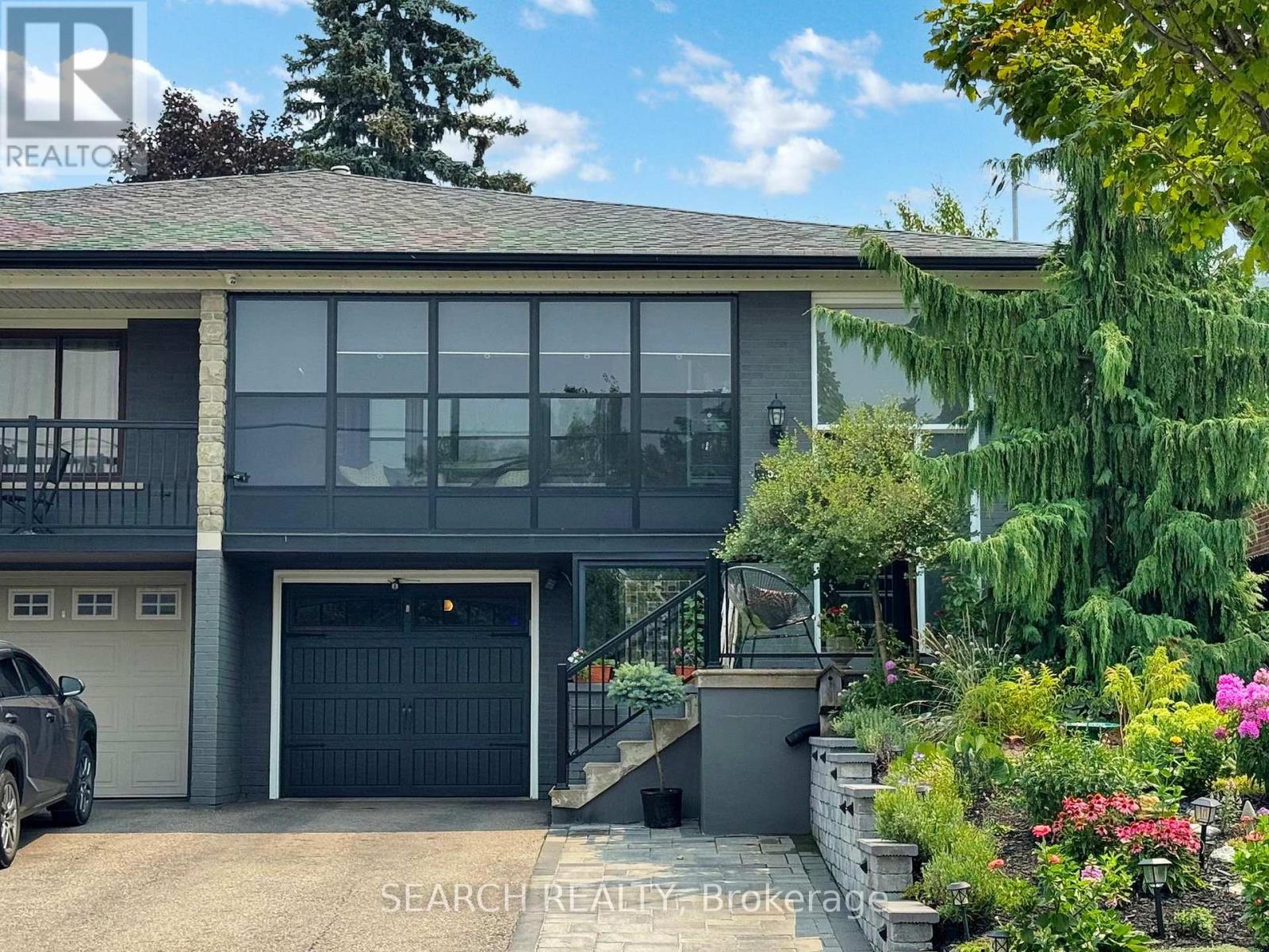 559 RODING STREET|Toronto (Downsview-Roding-CFB), Ontario M3M2A4