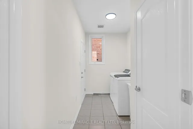 Additional image 22 of 23 Royal Coachman Way