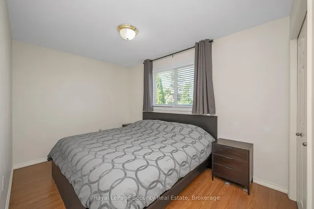Additional image 20 of 107 Fairington Cres