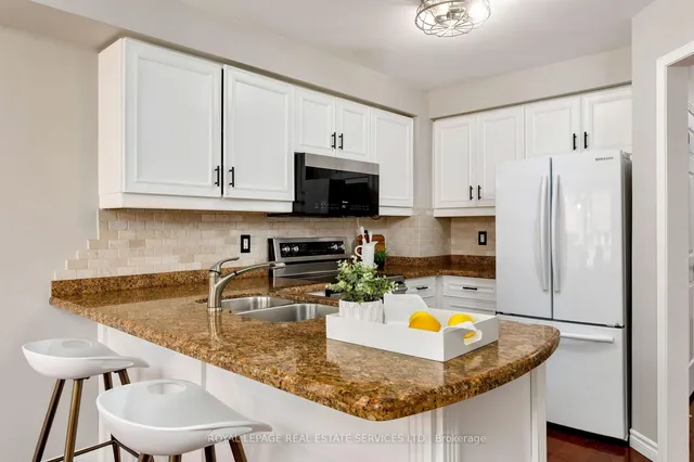 Additional image 19 of 2006 Glenada Cres Unit 7