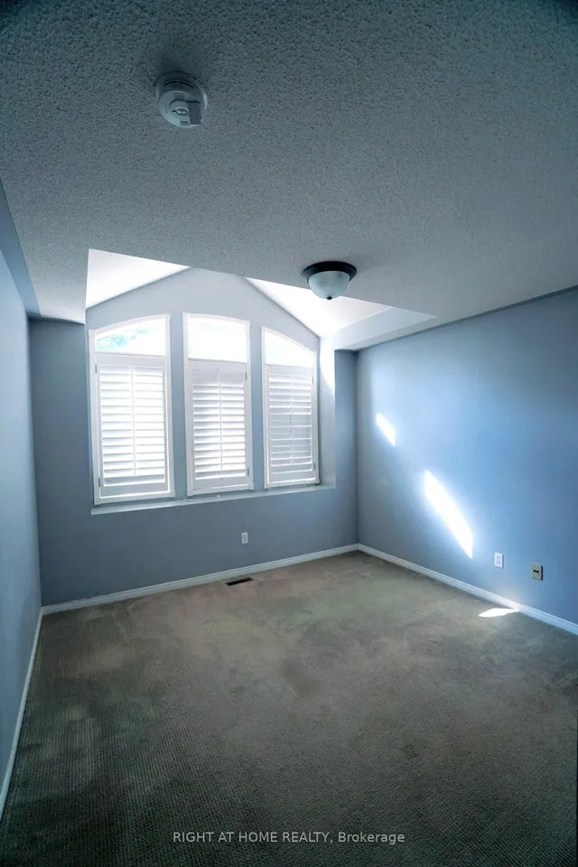 Additional image 8 of 377 Turnberry Cres