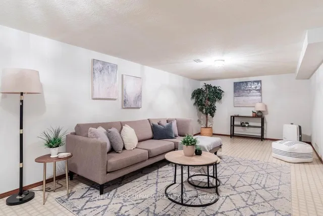 Additional image 17 of 87 Strawberry Dr