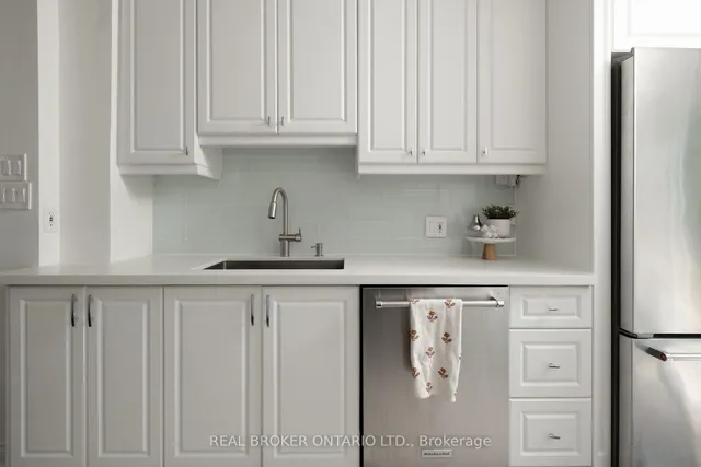 Additional image 12 of 411 Davisville Ave