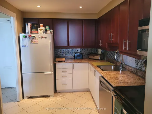 Additional image 3 of 551 The West Mall Rd Unit 802