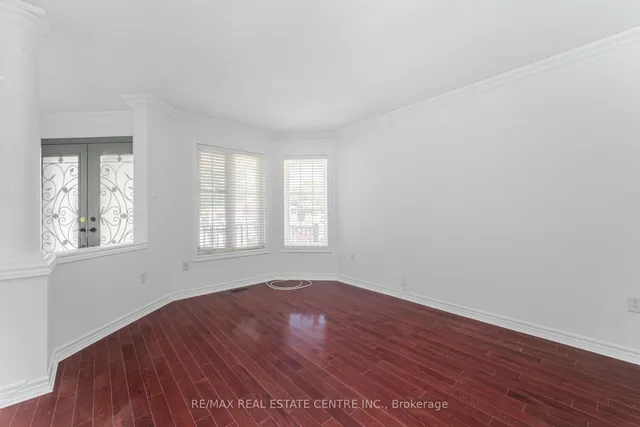 Additional image 8 of 6 Baccarat Cres