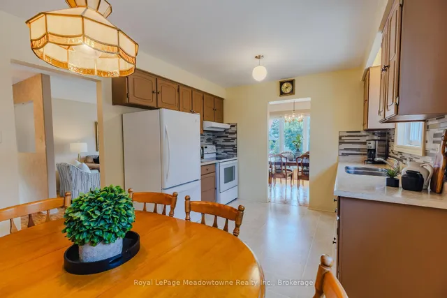 Additional image 17 of 840 Cedarbrae Ave