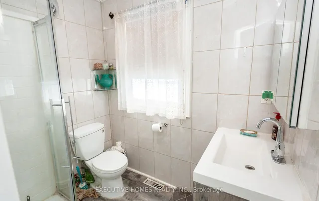 Additional image 21 of 161 Kingsbridge Garden Circ