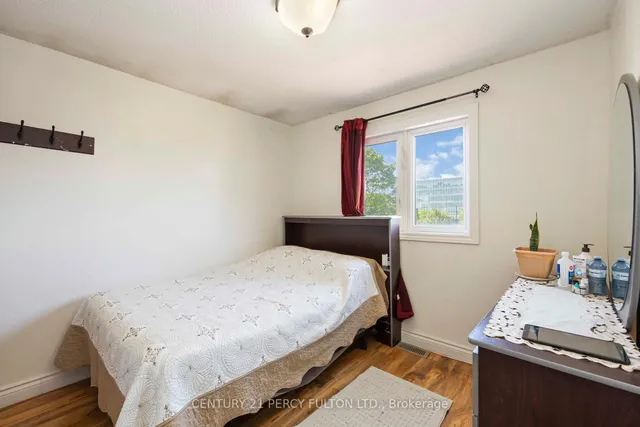 Additional image 20 of 17 Woodsview Ave