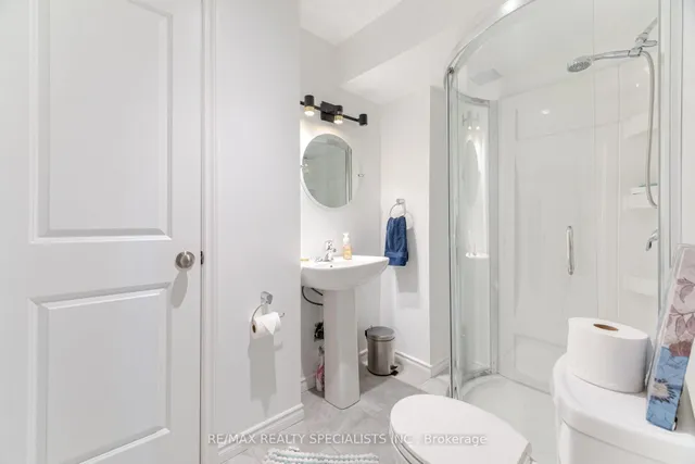 Additional image 43 of 90 Raymond Rd Unit 6