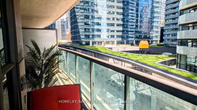 Additional image 21 of 19 Grand Trunk Cres Unit 708