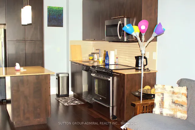 Additional image 9 of 70 Roehampton Ave Unit 512