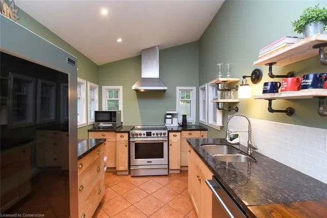 Additional image 23 of 662 Old Dundas Rd