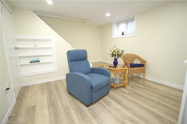 Additional image 22 of 109 Warren Ave