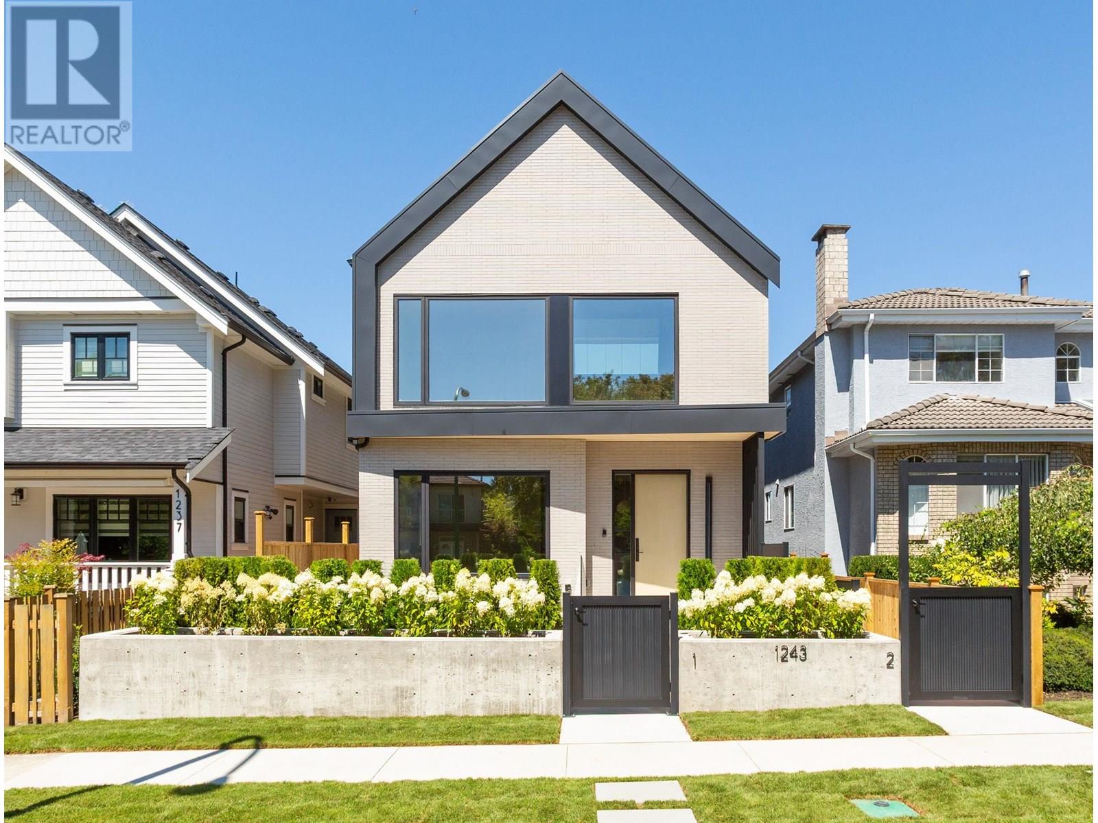 2 1243 E 27TH AVENUE|Vancouver, British Columbia V5V2L9