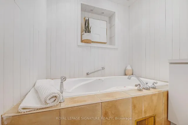 Additional image 23 of 24 Ealing Dr