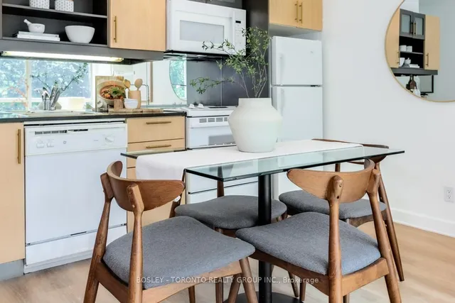 Additional image 18 of 350 Wellington St Unit 219