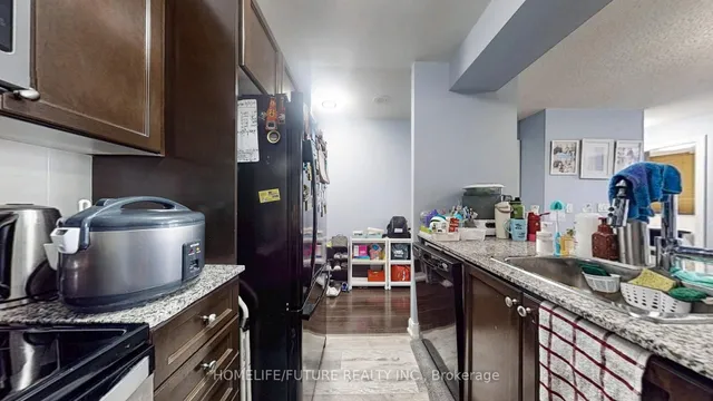 Additional image 18 of 135 Village Green Sq Unit 219