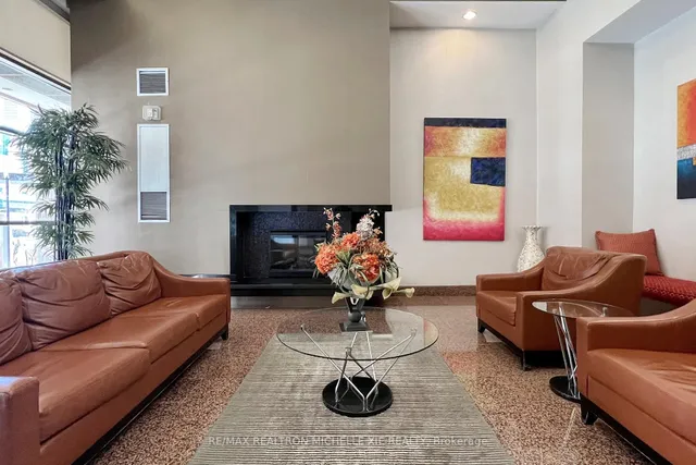 Additional image 7 of 736 Bay St Unit 1009