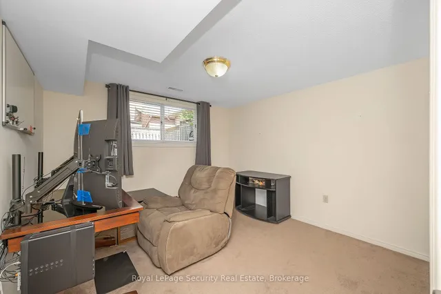 Additional image 33 of 107 Fairington Cres