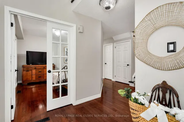 Additional image 9 of 2006 Glenada Cres Unit 7