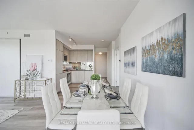 Additional image 12 of 609 Avenue Rd Unit 904