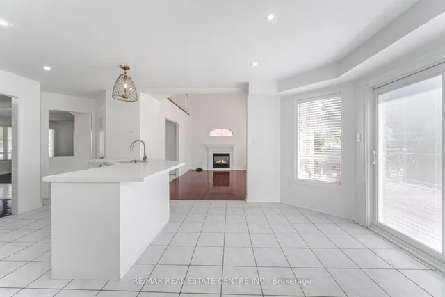 Additional image 16 of 6 Baccarat Cres